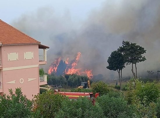 Φωτιά στην Κέρκυρα: Μήνυμα του 112 για εκκένωση προς το λιμάνι Αγίου Στεφάνου