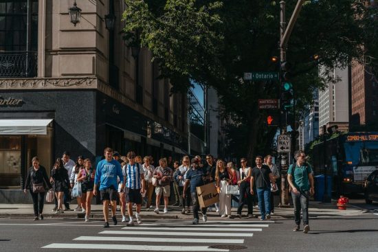 ΗΠΑ: H Fed, τα Bidenomics και η συρρίκνωση της μεσαίας τάξης – «Σούπα για 4η μέρα μαμά; Αλήθεια τώρα;»