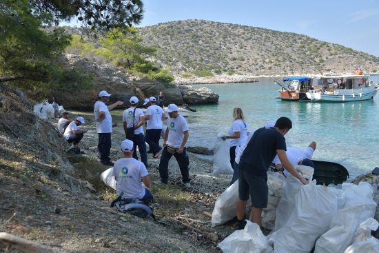 COSMOTE BLUE: Οι εργαζόμενοι του Ομίλου στη μάχη για τον καθαρισμό των θαλασσών μας