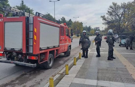 ΑΠΘ: Επίθεση κουκουλοφόρων με μολότοφ σε διμοιρία των ΜΑΤ (εικόνες & βίντεο)