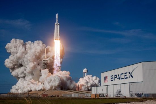 SpaceX: Αναβλήθηκε η εκτόξευση του στρατιωτικού διαστημόπλοιου X-37B