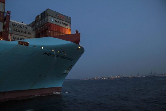 Χάος στην Ερυθρά Θάλασσα: Πάνω από 100 containerships αλλάζουν διαδρομή – Οι επιπτώσεις