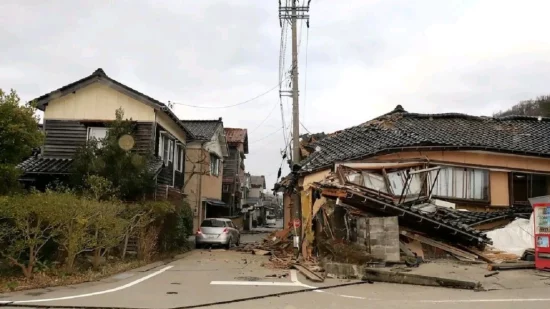 Ιαπωνία: Σεισμός 7,6 Ρίχτερ συγκλόνισε τη χώρα – Ζημιές σε σπίτια και δρόμους – Υποβάθμιση της προειδοποίησης για τσουνάμι