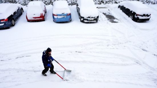 Φινλανδία: Οι πολικές θερμοκρασίες παγώνουν ακόμα και το βραστό νερό