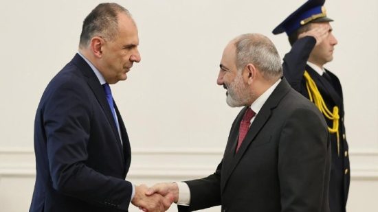 Γεραπετρίτης: Η Ελλάδα στηρίζει την επανεκκίνηση των συνομιλιών μεταξύ Γερεβάν και Μπακού