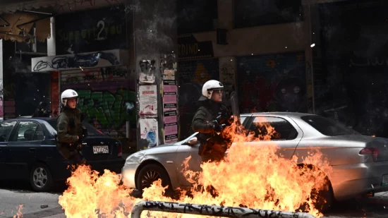 Ιδιωτικά πανεπιστήμια: Έπεσαν μολότοφ στην Πατησίων μετά το πανεκπαιδευτικό συλλαλητήριο