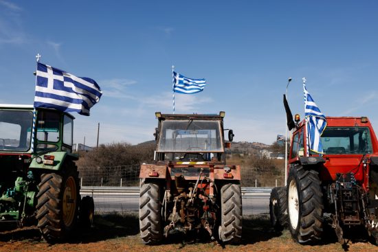 Αγρότες: «Η κάθοδος στην Αθήνα είναι μονόδρομος» – Μπλόκο και εντάσεις από Λαμία μέχρι Θερμοπύλες (Upd)