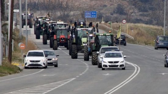 Αγρότες: Ξεκίνησε η κάθοδος των τρακτέρ στην Αθήνα – Ποιοι δρόμοι θα κλείσουν σήμερα