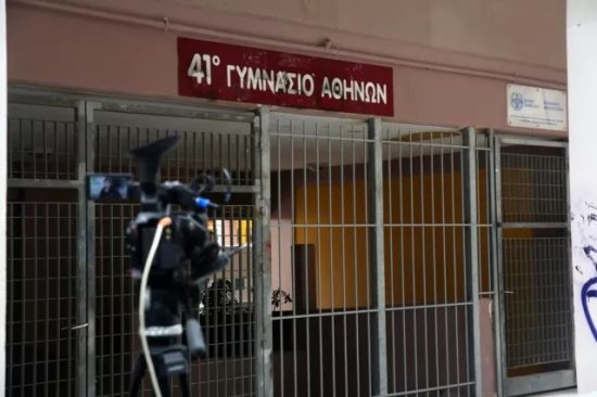 Κυψέλη: Προφυλακιστέος ο 19χρονος που επιτέθηκε με σφυρί σε μαθητή και μαχαίρωσε διευθυντή