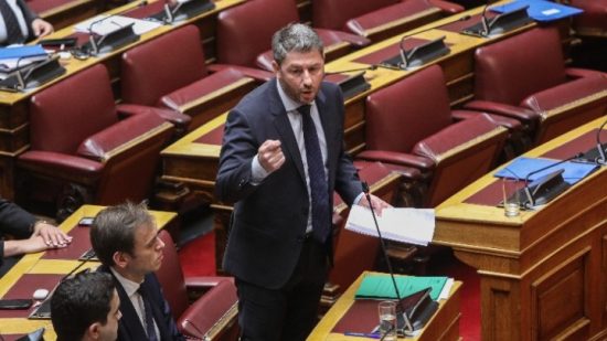 Ανδρουλάκης: Ψεκασμένες θεωρίες ότι το ΠΑΣΟΚ εξυπηρετεί οικονομικά συμφέροντα