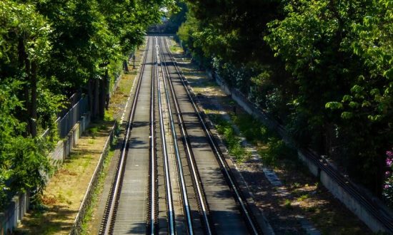 Τραγωδία στη Νέα Ιωνία: Νεκρός ο άνδρας που πήδηξε στις γραμμές του τρένου