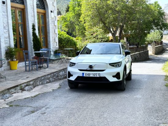 Οδηγούμε το Volvo C40/408PS AWD!