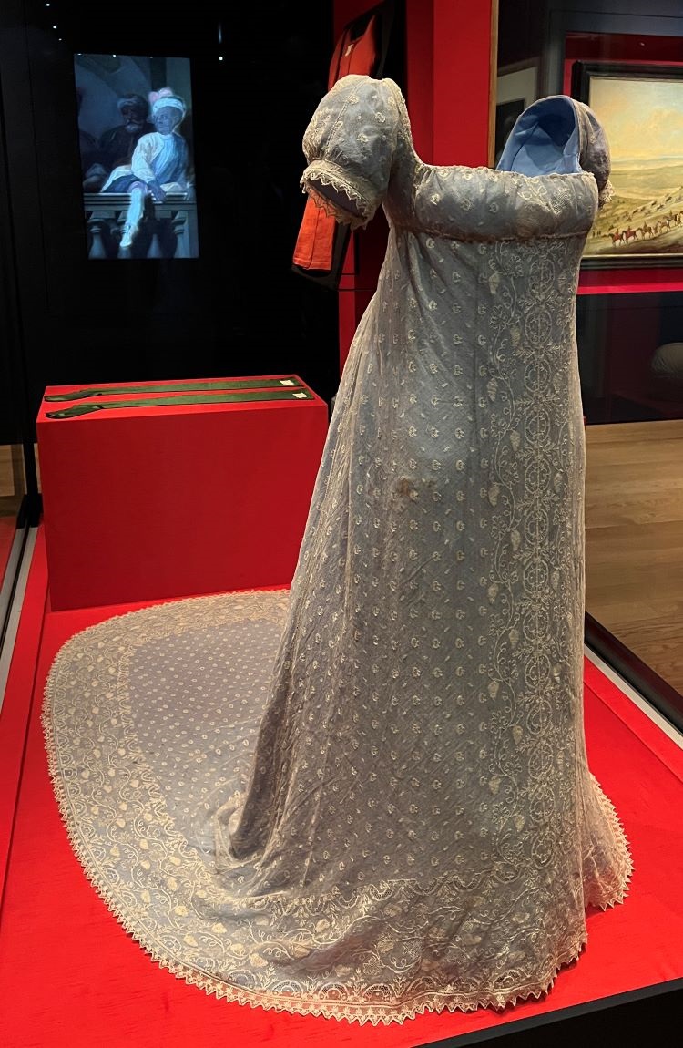 Το μοναδικό φόρεμα που έχει διασωθεί από τη βασίλισσα Σάρλοτ