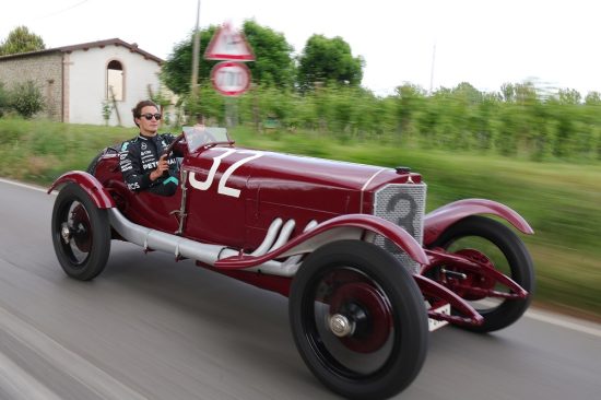 Μια Mercedes 100 ετών στα χέρια ενός οδηγού F1!