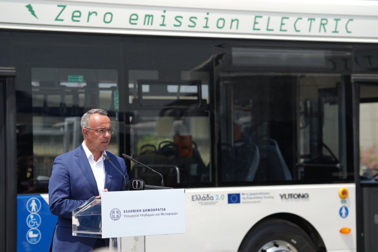 Ο Υπουργός Υποδομών και Μεταφορών Χρήστος Σταϊκούρας, σε εκδήλωση στο αμαξοστάσιο της Σταυρούπολης
