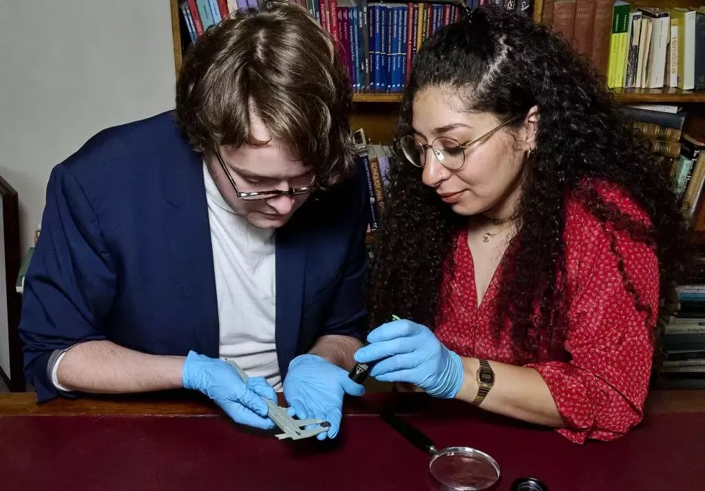 Στα χέρια επιστημόνων του Βρετανικού Μουσείου πετράδια που επιστράφηκαν