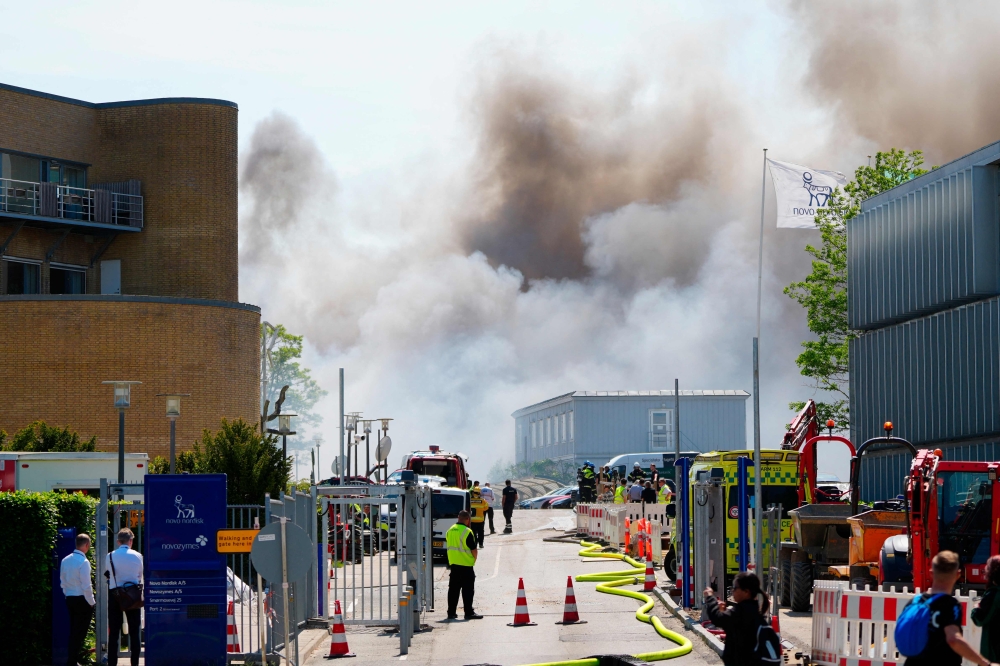 Μεγάλης κλίμακας πυρκαγιά κατακαίει τα γραφεία του φαρμακευτικού κολοσσού Novo Nordisk της Δανίας, στα περίχωρα της Κοπεγχάγης