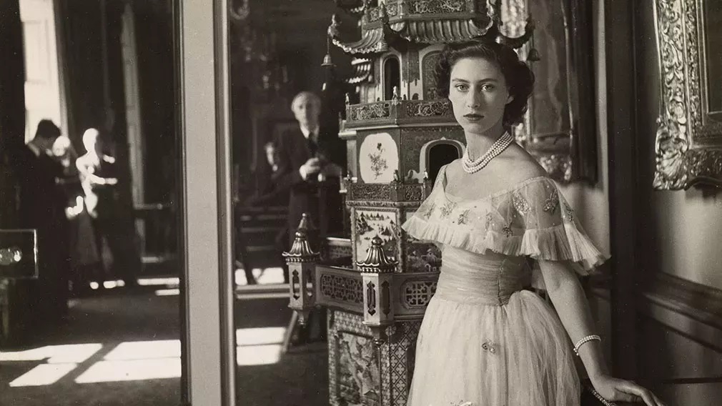Πορτρέτο της πριγκίπισσας Μαργαρίτας από τον Σέσιλ Μπίτον με αντανάκλαση στον καθρέφτη, 1949