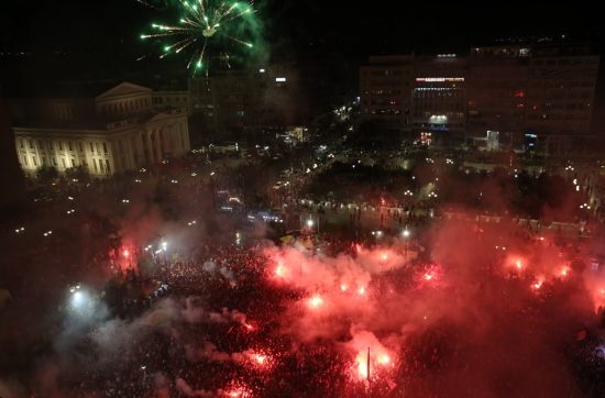 Φλέγεται ο Πειραιάς για τον πρώτο ευρωπαϊκό τίτλο του Ολυμπιακού (video + pics)