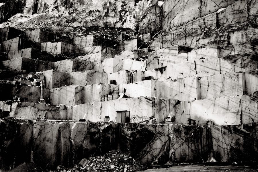 Τα λατομεία Διονύσου φωτογραφημένα από τον Νίκολαϊ φον Μπίσμαρκ