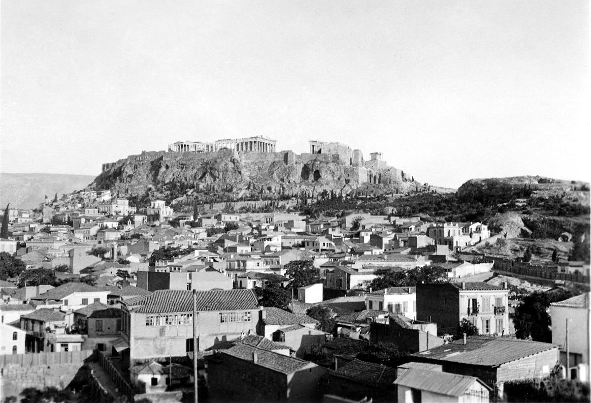 Η συνοικία το 1932 με φανερή την πυκνή της δόμηση στους πρόποδες της Ακρόπολης