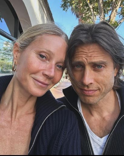 Η Γκουίνεθ Πάλτροου με τον σεναριογράφο σύζυγό της Μπραντ Φάλτσακ (Πηγή: Instagram)