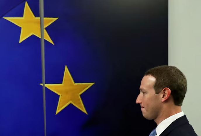 Ο Πρόεδρος και Διευθύνων Σύμβουλος του Facebook Mark Zuckerberg στα κεντρικά γραφεία της Ευρωπαϊκής Επιτροπής στις Βρυξέλλες