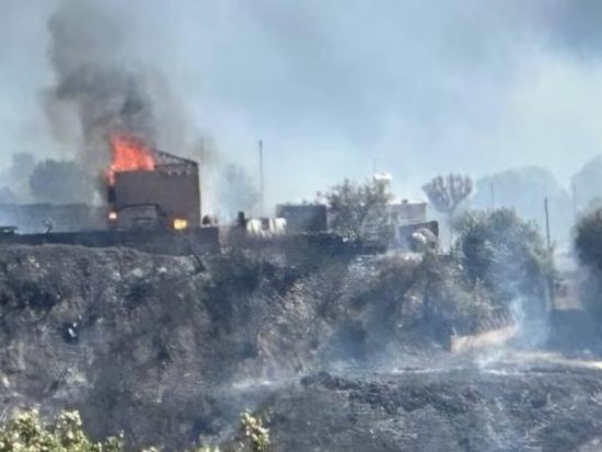 Χάος στην Κύπρο: Καίγονται σπίτια, εκκενώθηκαν πέντε χωριά με τη φωτιά στην Πάφο