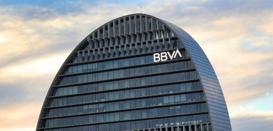 BBVA: Δικαστής προτείνει να δικαστεί η ισπανική τράπεζα για εταιρική κατασκοπεία