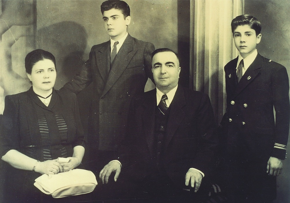 Μαρίτσα Ι. Πατέρας- Νικόλαος Ι. Πατέρας- Ιωάννης και Διαμαντής Ν. Πατέρας-1948