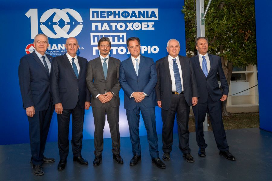 Από αριστερά: κ. Ολύμπιος Παπαδημητρίου, Πρόεδρος του Συνδέσμου Φαρμακευτικών Επιχειρήσεων Ελλάδος, κ. Σπύρος Θεοδωρόπουλος Πρόεδρος του Συνδέσμου Επιχειρήσεων & Βιομηχανιών, κ. Δημήτρης Γιαννακόπουλος, Πρόεδρος Δ.Σ. και Διευθύνων Σύμβουλος του Ομίλου ΒΙΑΝΕΞ, κ. Άδωνις Γεωργιάδης, Υπουργός Υγείας, κ. Κωνσταντίνος Παναγούλιας, Αντιπρόεδρος του Ομίλου ΒΙΑΝΕΞ, κ. Θεόδωρος Τρύφων, Πρόεδρος της Πανελλήνιας Ένωσης Φαρμακοβιομηχανίας