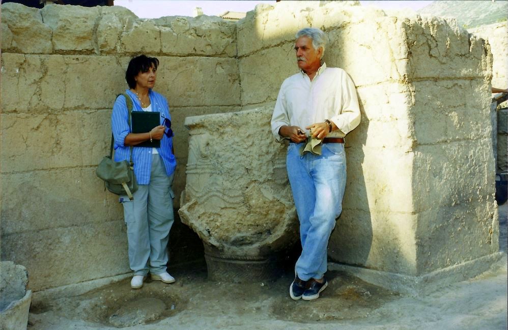 Ο Γιάννης και Έφη Σακελλαράκη στην ανασκαφή του ανακτόρου των Αρχανών, το 1999