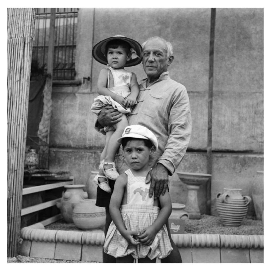 Ο Πικάσο με την Παλόμα και τον Κλοντ το 1951