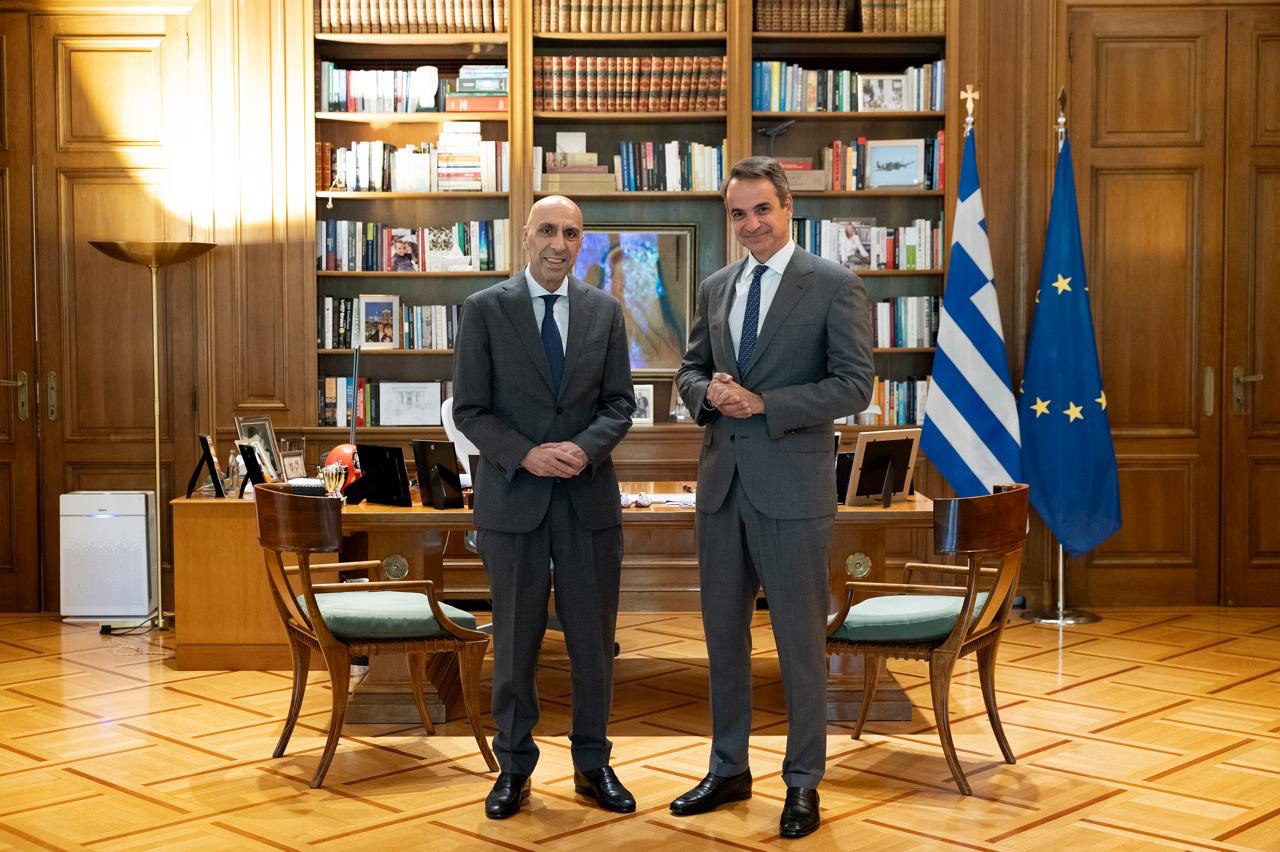 ο υποψήφιος πρόεδρος του Εμπορικού και Βιομηχανικού Επιμελητηρίου Αθηνών, Γιάννης Μπρατάκος με τον Πρωθυπουργό Κυριάκο Μητσοτάκη