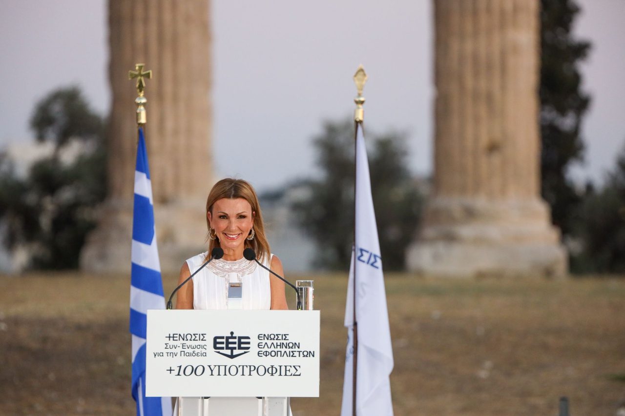 Η κυρία Μελίνα Τραυλού - Πρόεδρος Ένωσης Ελλήνων Εφοπλιστών, κατά την ομιλία της στην εκδήλωση της απονομής υποτροφιών της Ένωσης Ελλήνων Εφοπλιστών, για το ακαδημαϊκό έτος 2024-2025, στο πλαίσιο του προγράμματός της «ΣΥΝ-ΕΝΩΣΙΣ ΓΙΑ ΤΗΝ ΠΑΙΔΕΙΑ +100 ΥΠΟΤΡΟΦΙΕΣ», την Τετάρτη 17 Ιουλίου 2024, στο Ολυμπιείο.
