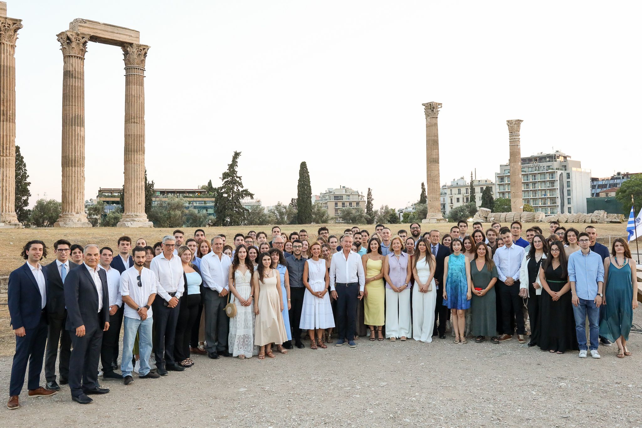  Οι υπότροφοι της Ένωσης Ελλήνων Εφοπλιστών στο Ολυμπιείο, μαζί με την Πρόεδρο της Ένωσης Ελλήνων Εφοπλιστών, Μελίνα Τραυλού και μέλη του ΔΣ.