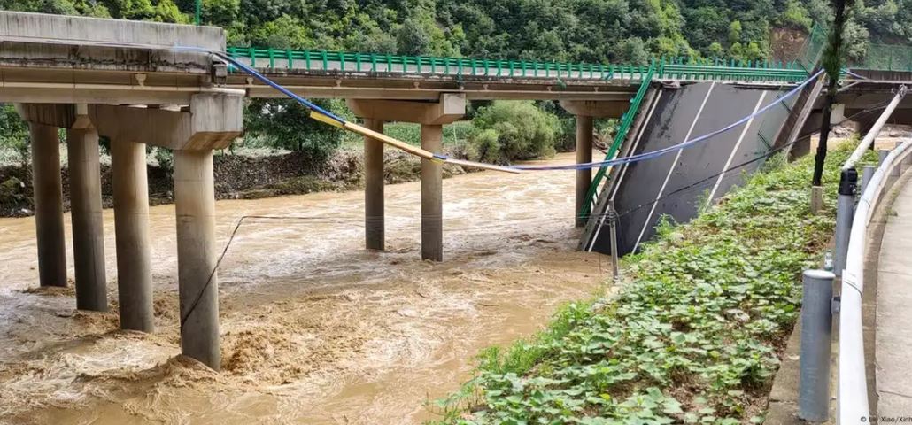Φονική κατάρρευση γέφυρας στην Κίνα 