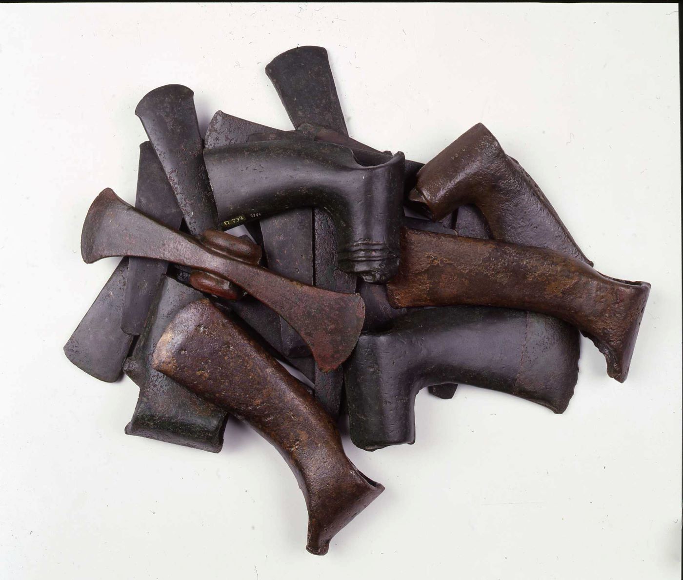 Χάλκινος «θησαυρός» από πελέκεις και σμίλες που χρονολογούνται στην 3η π.Χ. χιλιετία