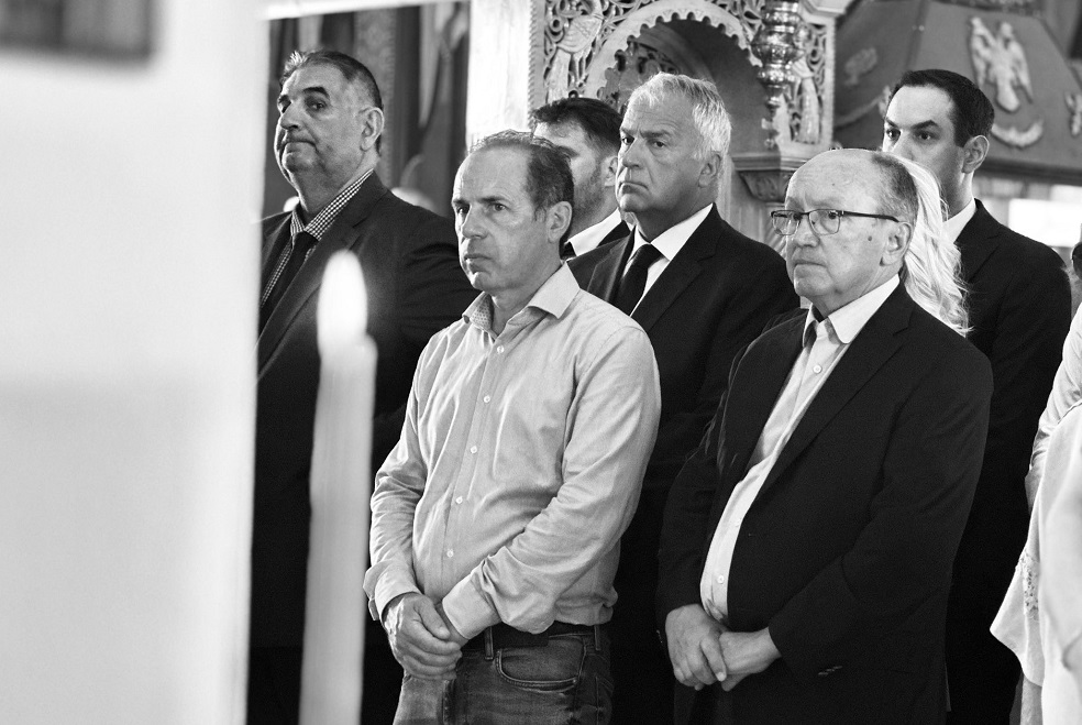 Ο υπουργός Επικρατείας Μάκης Βορίδης στο μνημόσυνο για την τραγωδία στο Μάτι