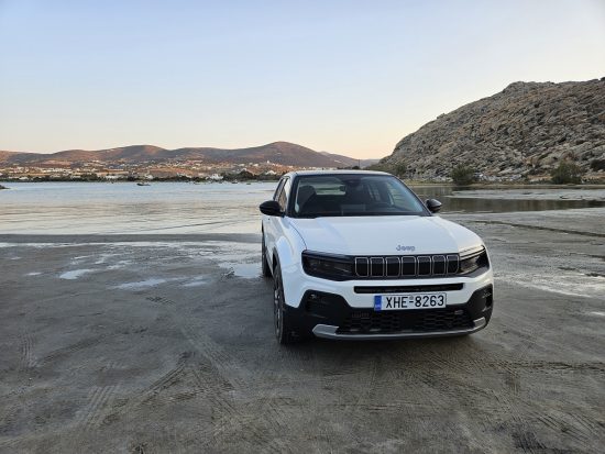 Στην Πάρο με το υβριδικό Jeep Avenger!