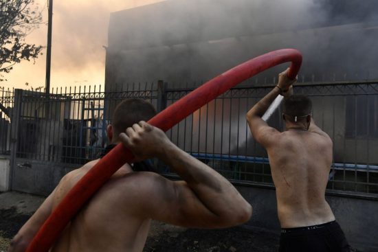 Κάποιος πρέπει να πληρώσει για τη μεγάλη καταστροφή και το φιάσκο της Πολιτικής Προστασίας – Αρθρο παρέμβαση