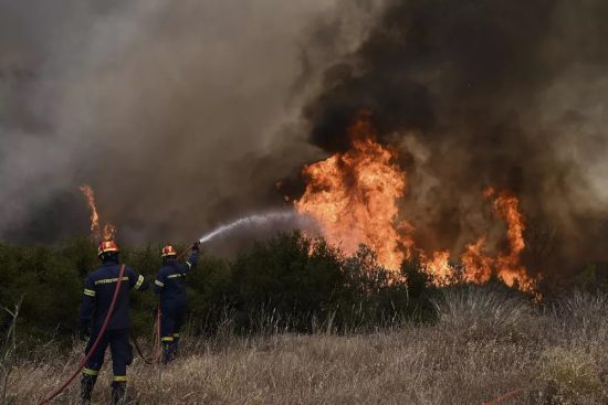 Η Ευρωπαϊκή Επιτροπή στέλνει αεροπλάνα για τις πυρκαγιές στην Ελλάδα