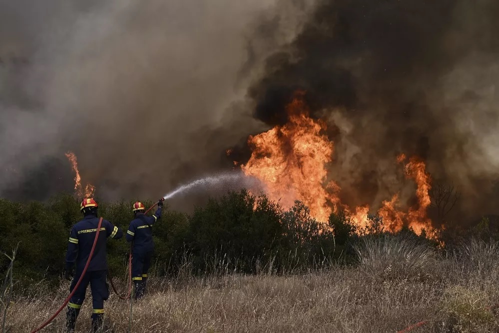 Κατάσβεση πυρκαγιάς στoν Κουβαρά Κερατέας, Aνατολική Αττική, στις 17 Ιουλίου 2023