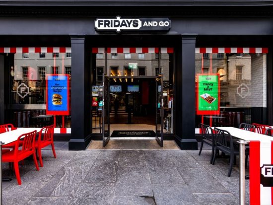 TGI Fridays: Κλείνουν 35 εστιατόρια στη Βρετανία – Απολύονται πάνω από 1.000 άτομα