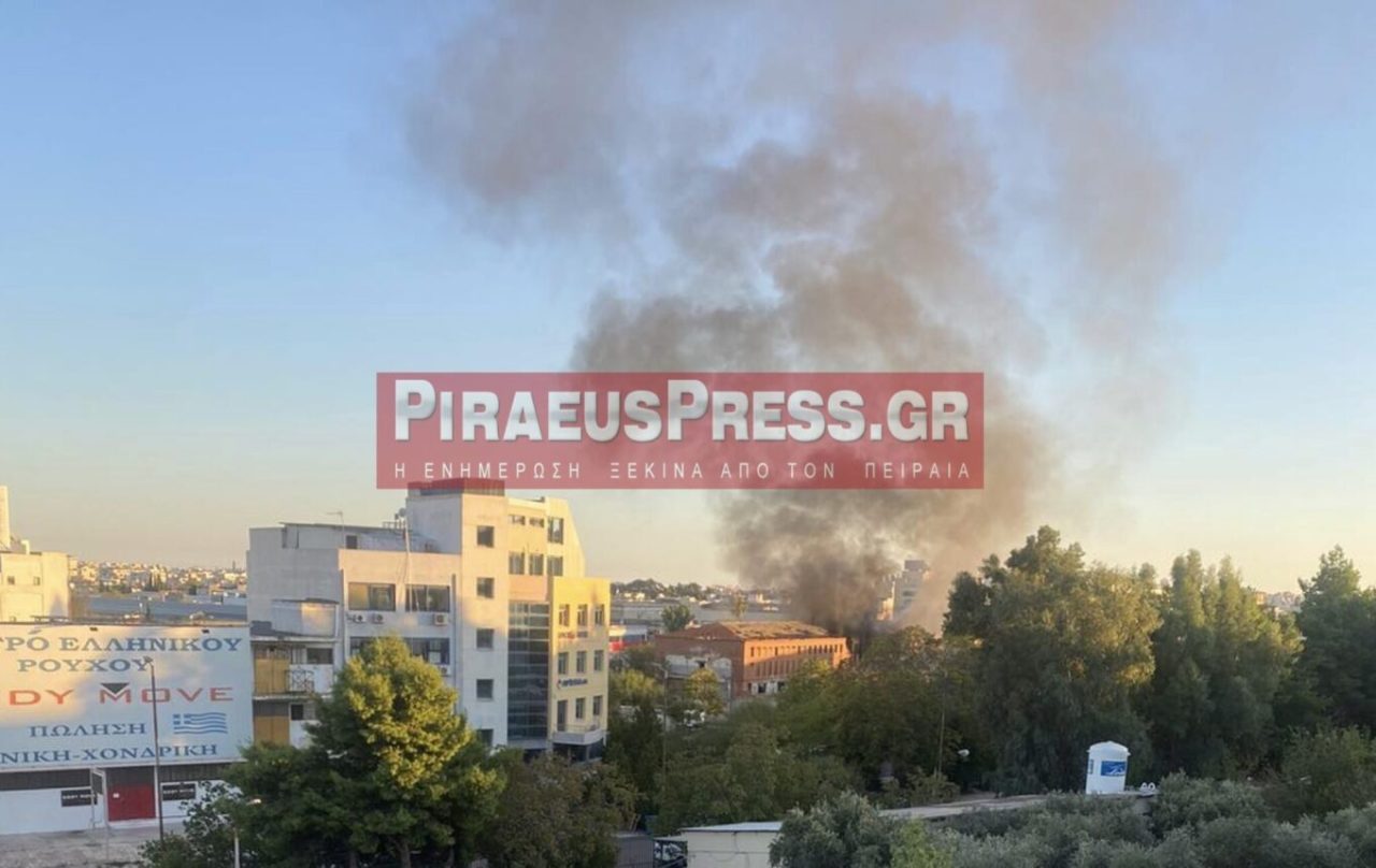 Η φωτιά στη Νίκαια Πηγή: piraeuspress.gr