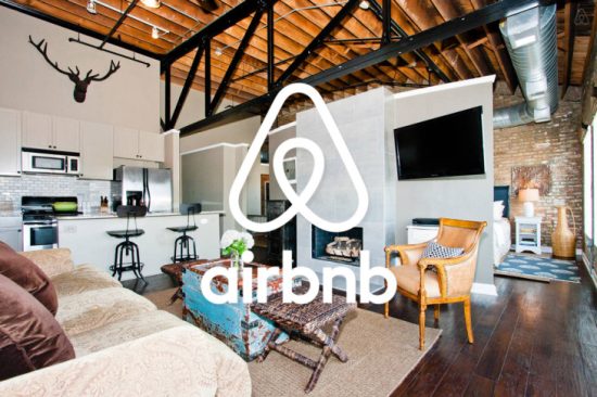 Airbnb: Στα 5 δισ. ο τζίρος των βραχυχρόνιων μισθώσεων – Καλπάζει η ζήτηση για τα Χριστούγεννα