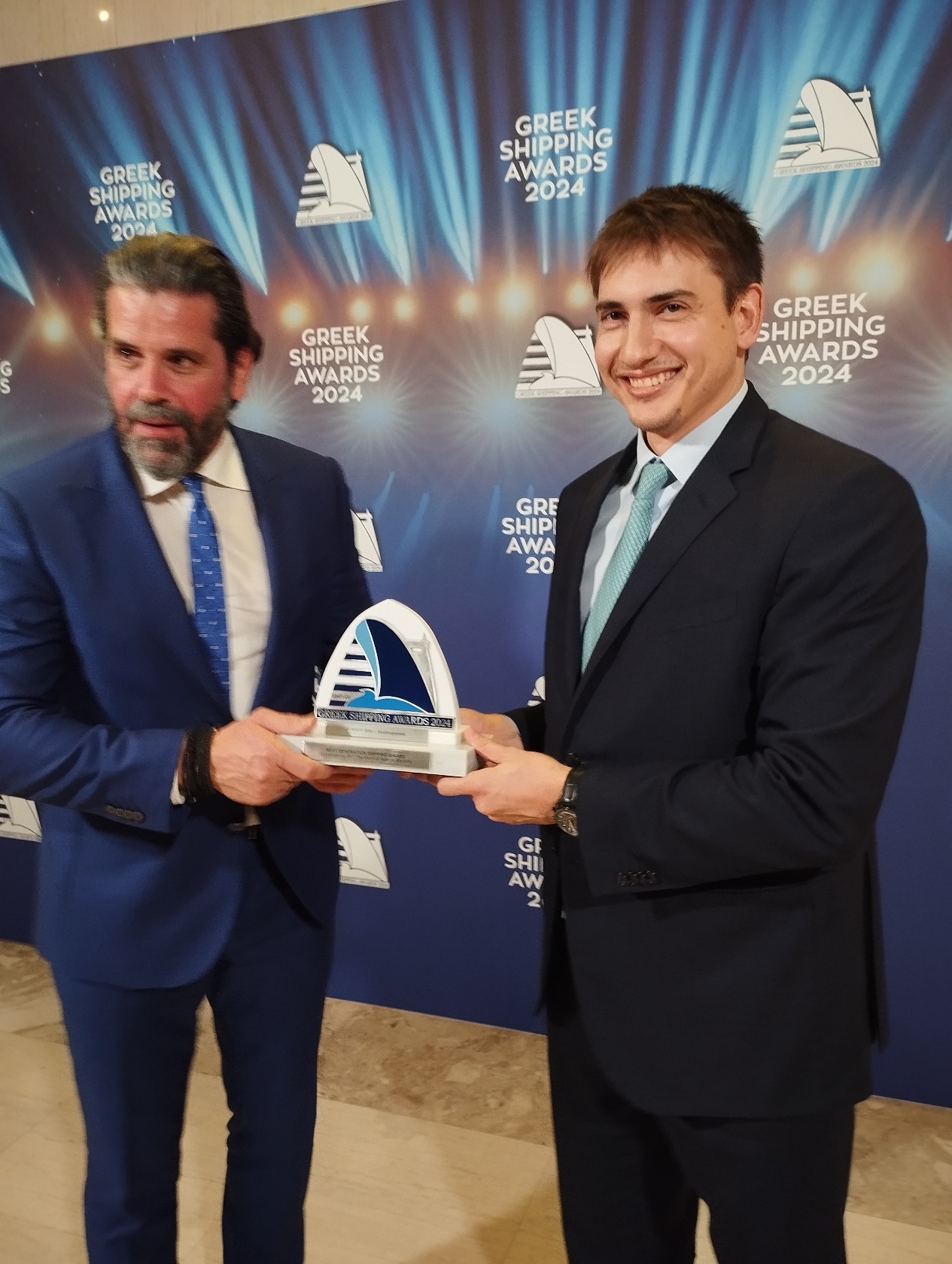 Το βραβείο Next Generation Shipping Award, απονεμήθηκε στον Σήφη Ιωάννη Βαρδινογιάννη, διευθύνοντα σύμβουλο της ΣΕΚΑΒΙΝ, κατά την πρόσφατη τελετή των βραβείων των Greek Shipping Awards, ο οποίος διακρίνεται δεξιά